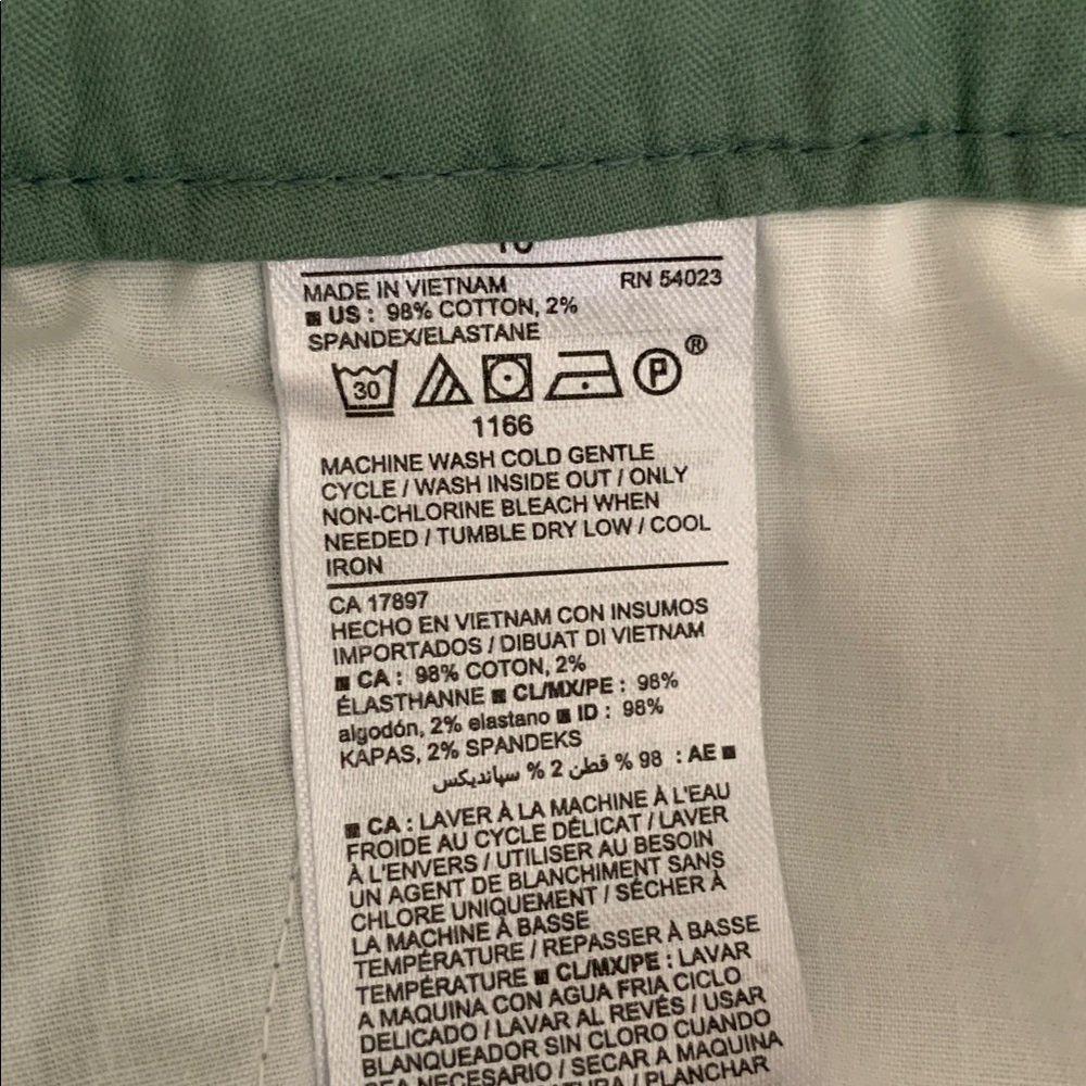 Old Navy everyday shorts | green with daisies - Picture 6 of 7